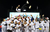 LG Chairman and CEO Koo Kwang-mo joins in the celebrations at LG Twins’ Korean Series win on Monday night. [NEWS1]