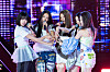 Girl group Meovv performs lead track ″Drop Top″ during a showcase on May 12 at SBS Prism Tower in Mapo District, western Seoul, for the release of its first EP, ″My Eyes Open VVide.″ [DANIELA GONZALEZ PEREZ]