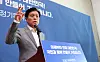 Jo Seoung-lae, the spokesperson for the Presidential Commission on Policy Planning, briefs reporters at the Sejong Convention Center in Sejong on June 18. [NEWS1]
