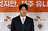Koo Ja-cheol poses during his retirement press conference at the KFA House in central Seoul on Jan. 14. [YONHAP]