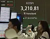 Dealers work at the Hana Bank headquarters dealing room in Jung District, central Seoul, on the morning of July 11. [YONHAP]