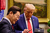 President Lee Jae Myung gifts a fountain pen he used to write in the visitor's log at the White House to U.S. President Donald Trump during their summit in Washington on Aug. 25. [JOINT PRESS COPRS]