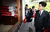 People Power Party presidential candidate Kim Moon-soo tours the birthplace of former First Lady Yuk Young-soo in Okcheon, North Chungcheong, on May 25. [NEWS1]