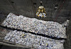 A claw picks up trash at a bunker located at the Mapo Resource Recovery Plant in western Seoul on Feb. 4. [PARK SANG-MOON]