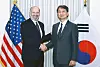 Korea's Minister of Trade, Industry and Energy Ahn Duk-geun, right, shakes hands with U.S. Secretary of Commerce Howard Lutnick in Washington on March 21. [MINISTRY OF TRADE, INDUSTRY AND ENERGY]
