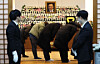 Citizens pay their respects at the wake of former Prime Minister Lee Hae-chan at Seoul National University Hospital Funeral Hall in Jongno District, central Seoul, on Jan. 29. [NEWS1]