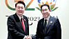 President Yoon Suk Yeol, left, Japanese Prime Minister Fumio Kishida, shake hands during the G20 meeting held in India in September. [YONHAP]