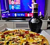 Busan resident Lee Som, 35, ordered pizza to eat while watching the vote count coverage for the presidential election, in this photo provided by Lee. The country held its 21st presidential election on June 3. [JOONGANG ILBO]