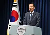 Woo Sang-ho, presidential secretary for political affairs, speaks to reporters at a press briefing at the Yongsan presidential office in central Seoul on July 17. [JOINT PRESS CORPS]