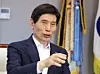 Daegu Dalseo District Mayor Lee Tae-hoon speaks during an interview with the JoongAng Ilbo on Dec. 1. [DALSEO DISTRICT OFFICE]