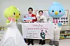 Daegu Dalseo District Mayor Lee Tae-hoon, left, and Kim Sa-rang, a Dalseo resident who met her husband through the Dalseo Marriage Promotion Team's program to become the 200th couple matched by the district office, pose for a commemorative photo [DALSEO DISTRICT OFFICE]