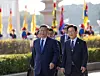 Korean President Lee Jae Myung, right, and Chinese President Xi Jinping walk through the grounds of Gyeongju National Museum on Nov. 1. [PRESIDENTIAL OFFICE]