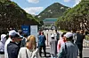 Visitors stand outside the Cheong Wa Dae, or the Blue House, gates in central Seoul, on June 4 afternoon. [YONHAP]