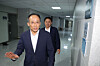 Rep. Choo Kyung-ho of the People Power Party enters his office at the National Assembly in Yeouido, western Seoul, as investigators carry out a raid on Sept. 2. [NEWS1]