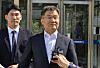 Kim Man-bae, a major shareholder of private asset management firm Hwacheon Daeyu, speaks to reporters outside Suwon High Court in Suwon, Gyeonggi, on April 8. [SON SUNG-BAE]