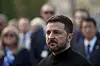 President Volodymyr Zelenskyy answers journalists' questions near a house destroyed by Thursday's Russian strike on a residential neighborhood in Kyiv, Ukraine, on April 25. [AP/YONHAP]
