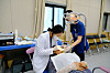 A dentist, left, operates on a patient. Photo is not related to the story. [JOONGANG ILBO]