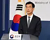 Foreign Ministry spokesperson Lee Jae-woong speaks during a regular briefing at the Foreign Ministry building in Jongno District, central Seoul, on April 15. [YONHAP]