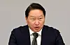 SK Group Chairman Chey Tae-won, who also serves as chairman of the Korea Chamber of Commerce and Industry (KCCI), offers policy suggestions during a meeting between People Power Party presidential candidate Kim Moon-soo and five major business organizations at the KCCI building in central Seoul on May 22. [JOONGANG ILBO]