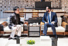 Lee Jae-hyun, CJ Group chairman, left, meets with Sheikh Salem bin Khalid Al Qassimi, the culture minister of the United Arab Emirates, at CJ HumanVille in central Seoul on Dec. 16. [YONHAP]