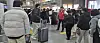 An airport employee guides people at Gimhae Airport on Jan. 17 as they crowd into the same space at once, creating a potentially dangerous traffic bottleneck. [KIM MIN-JU]