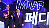 NC Dinos' Erick Fedde, left, stands next to KBO President Heo Gu-yeon after winning the MVP award in central Seoul on Monday. [NEWS1]