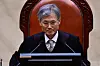 Chief Justice Jo Hee-de prepares to deliver the Supreme Court’s ruling on Democratic Party presidential candidate Lee Jae-myung’s appeal in a public election law violation case at the Supreme Court courtroom in southern Seoul on May 1. [NEWS1]
