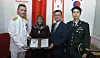 Lee Keun-won, second from right, director of the Defense Ministry's Agency for KIA (Killed in Action) Recovery and Identification, and Korean and Turkish military officials present a plaque of appreciation to a niece of fallen Turkish soldier Mehmet Caglar, in this photo provided by Lee's office on June 20. [YONHAP]