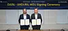 Defense Acquisition Program Administration (DAPA) Minister Seok Jong-gun, right, and Anduril CEO Brian Schimpf, sign a memorandum of understanding in a signing ceremony at the DAPA's headquarters in Gwacheon, Gyeonggi, on April 2. [YONHAP]