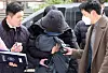 A former actor who blackmailed late actor Lee Sun-kyun enters the Incheon District Court on Dec. 28, 2023. [NEWS1]