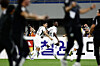 Jeonbuk’s Patrick Twumasi, center, celebrates after scoring the go-ahead goal in the Korea Cup semifinal. [KOREA FOOTBALL ASSOCIATION]