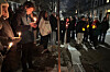 A crowd of people holding candles gather outside the home of Massachusetts Institute of Technology professor Nuno F.G. Loureiro in Brookline, Mass., Dec. 16. [AP/YONHAP]