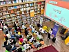 A late-night book talk being held at a Seoul public library [SEOUL METROPOLITAN GOVERNMENT]