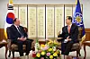 U.S. Navy Secretary John P. Phelan, left, and acting President and Prime Minister Han Duk-soo, meet at the government complex in central Seoul on April 29. [YONHAP]