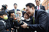 President Yoon Suk Yeol, right, takes a selfie with students at an elementary school in Wonju, Gangwon, on Thursday. [PRESIDENTIAL OFFICE]