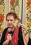 Maria Letizia Sebastiani, former head of Italy’s National Institute of Historic Heritage Preservation and Restoration (ICPAL), shows Korean reporters a photograph of one of the restored documents she did while working at the center during a group interview on Monday at the Korean Cultural Center in Italy, Rome. [YIM SEUNG-HYE]