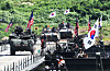 Korean and American troops take part in a combined river crossing drill in Yeoju, Gyeonggi on Aug. 27. [YONHAP]