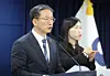 Minister of Justice Jung Sung-ho briefs the press at the Government Complex Seoul on Feb. 23 on the government’s win in a U.K. court set-aside case over an ISDS arbitral award involving Elliott. [YONHAP]