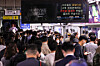 Passengers are seen waiting for the subway train at Seoul Staion in central Seoul on Oct. 6, 2022. [YONHAP]