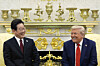U.S. President Donald Trump, right, meets with President Lee Jae Myung in the Oval Office of the White House on Aug. 25. [AP/YONHAP]