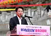Reform Party presidential candidate Lee Jun-seok gives a speech at the Donghwa Temple in Daegu on May 5. [NEWS1]