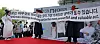Contemporary performance artist Woopsyang, far left, unfurls a banner explaining the initiative of the Hangang Space-out Competition at Jamsu Bridge in Seocho District, southern Seoul, on May 11. [PARK SANG-MOON]