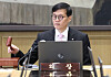 Bank of Korea Gov. Rhee Chang-yong at the Monetary Policy Board meeting in central Seoul on Friday. [JOINT PRESS CORPS]