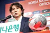 Hong Myung-bo announces his roster for the September World Cup qualifiers in Seoul on Monday. [YONHAP]