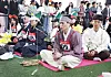Contestants zone out during the Hangang Space-out Competition at Jamsu Bridge in Seocho District, southern Seoul, on May 11. [PARK SANG-MOON]