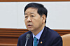 Finance Minister Koo Yun-cheol speaks during a meeting at the government complex in Jongno District, central Seoul, on Feb. 26. [NEWS1]