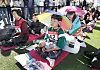 Contestants zone out during the Hangang Space-out Competition at Jamsu Bridge in Seocho District, southern Seoul, on May 11. [PARK SANG-MOON]