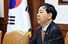 Finance Minister Koo Yun-cheol speaks during an economy-related ministers meeting at the government complex in Seoul on Oct. 20. [NEWS1]