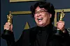Bong Joon Ho poses with two Oscars, one for Best Director and one for Best International Feature Film for ″Parasite″ (2019) in the photo room during the 92nd Academy Awards in Hollywood, Los Angeles, on February 9, 2020. [REUTERS/YONHAP]