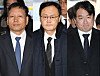 From left, Qoo10 CEO and founder Ku Young-bae, TMON CEO Ryu Gwang-jin and WeMakePrice co-CEO Ryu Hwa-hyeon [NEWS1]